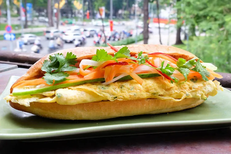 1 ổ bánh mì trứng bao nhiêu calo