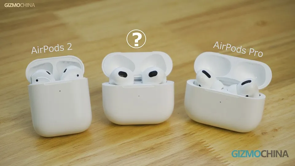 AirPods 3 bên cạnh hai mẫu AirPods khác của Apple