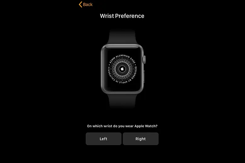 Tiếp đó chọn vị trí cổ tay mà bạn sẽ đeo Apple Watch bên trái hoặc bên phải.