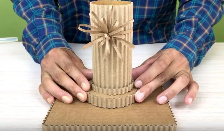 3 cách làm hộp đựng bút để bàn handmade từ vật liệu tái chế
