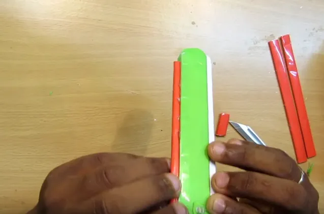 Cách làm dao găm đồ chơi bằng giấy - Hình 8