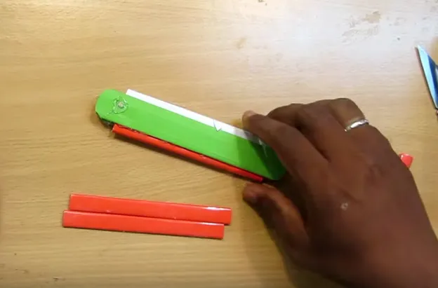 Cách làm dao găm đồ chơi bằng giấy - Hình 9
