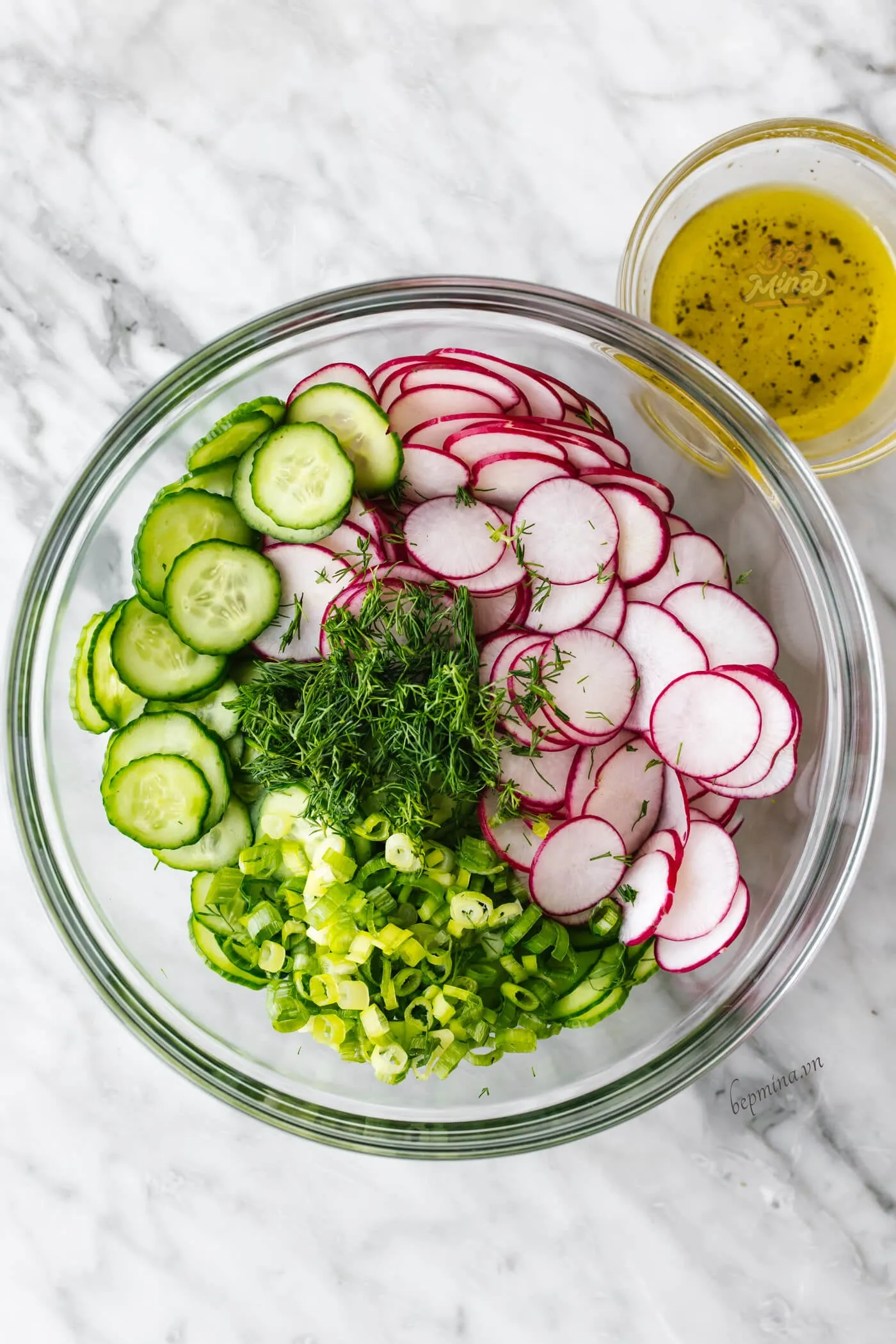 trộn sốt salad củ cải