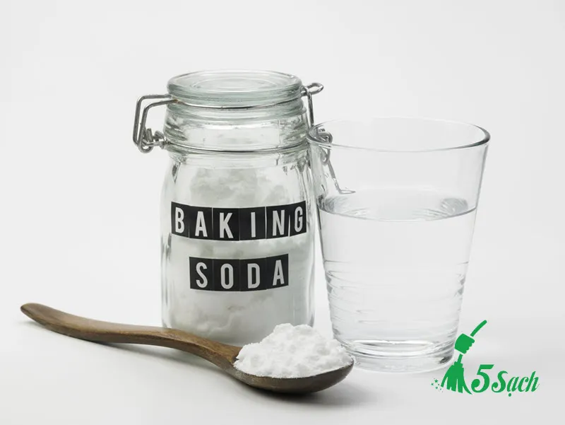 Cách tẩy quần áo trắng bị mốc bằng banking soda