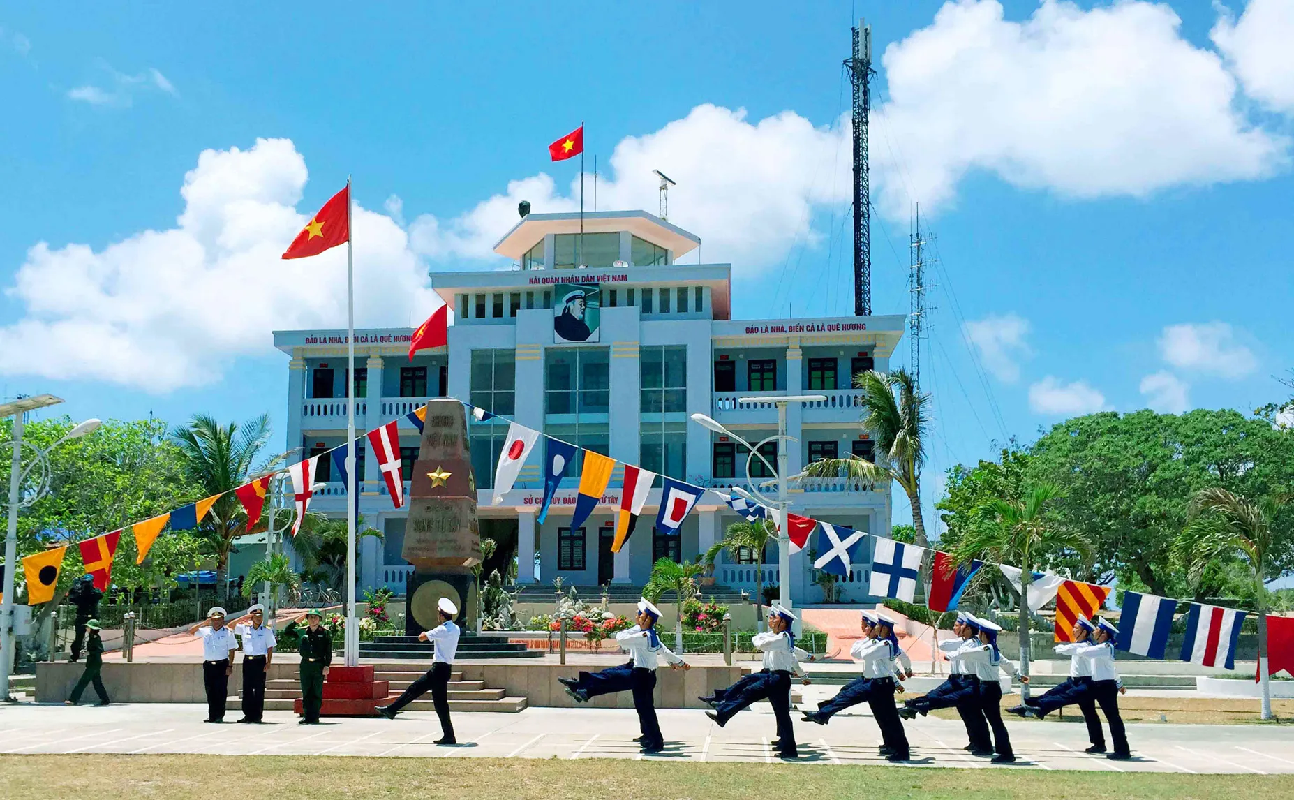 Tư tưởng Hồ Chí Minh về độc lập, tự chủ trong đối ngoại, đoàn kết quốc tế hiện nay - Ảnh 2.