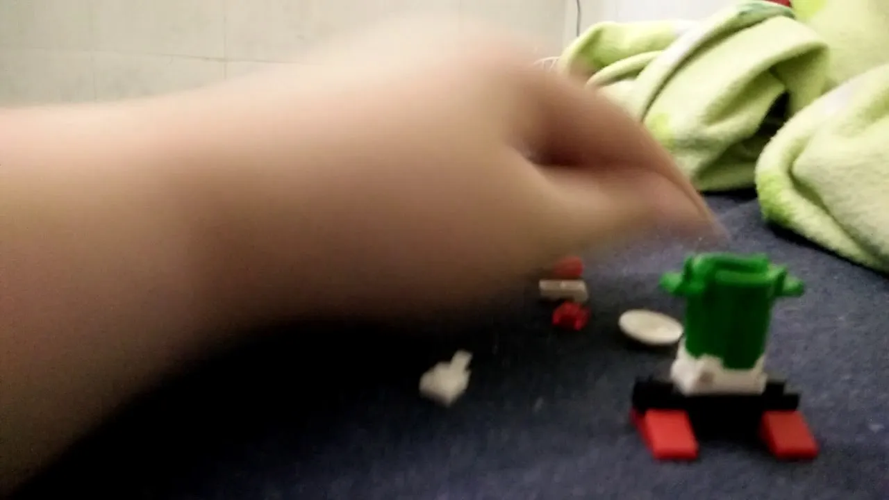 Cách lắp ráp mini robot bằng lego thùng rác rất đơn giản