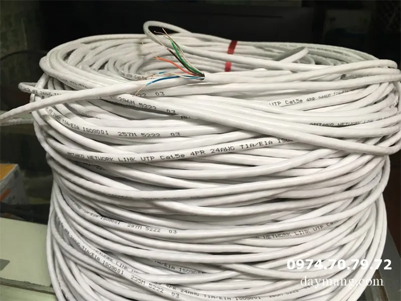 dây mạng cat5e amp màu trắng