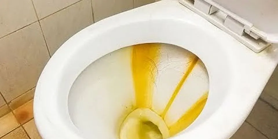 Желтый налет от воды. Известковый налет в унитазе. Средства для убирания ржавчины в туалете.