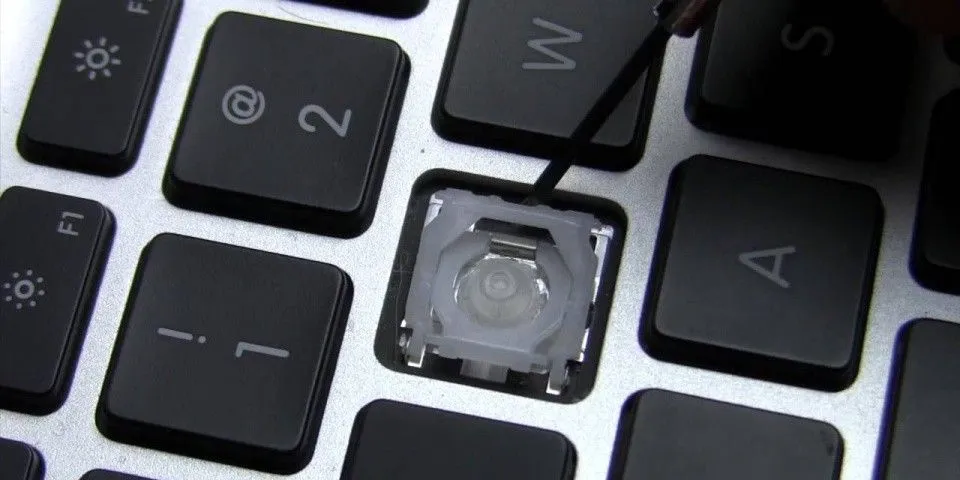 Cách vệ sinh bàn phím máy tính laptop