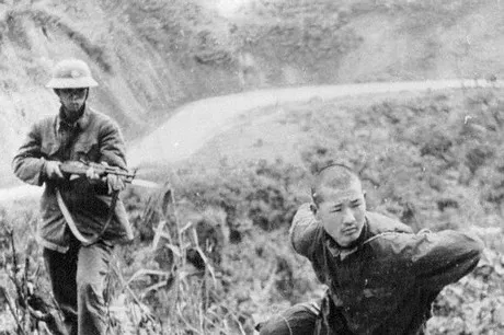 Lính Trung Quốc bị bộ đội ta bắt làm tù binh trong chiến tranh biên giới phía bắc năm 1979